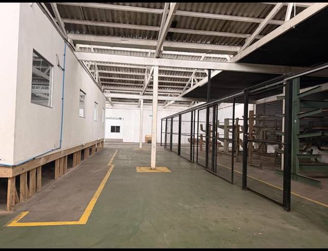INDUSTRIAL PROPERTY TO RENT IN NORTH END